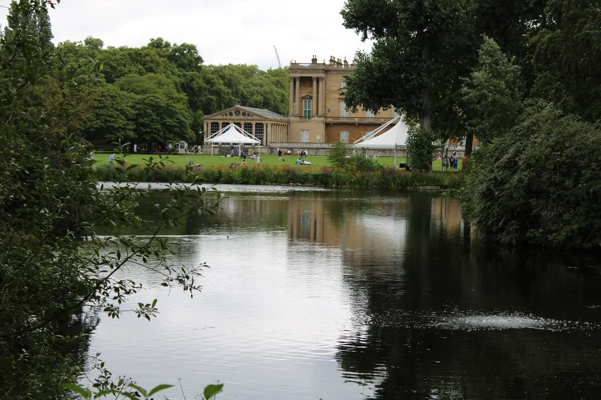 Der See im Palastgarten