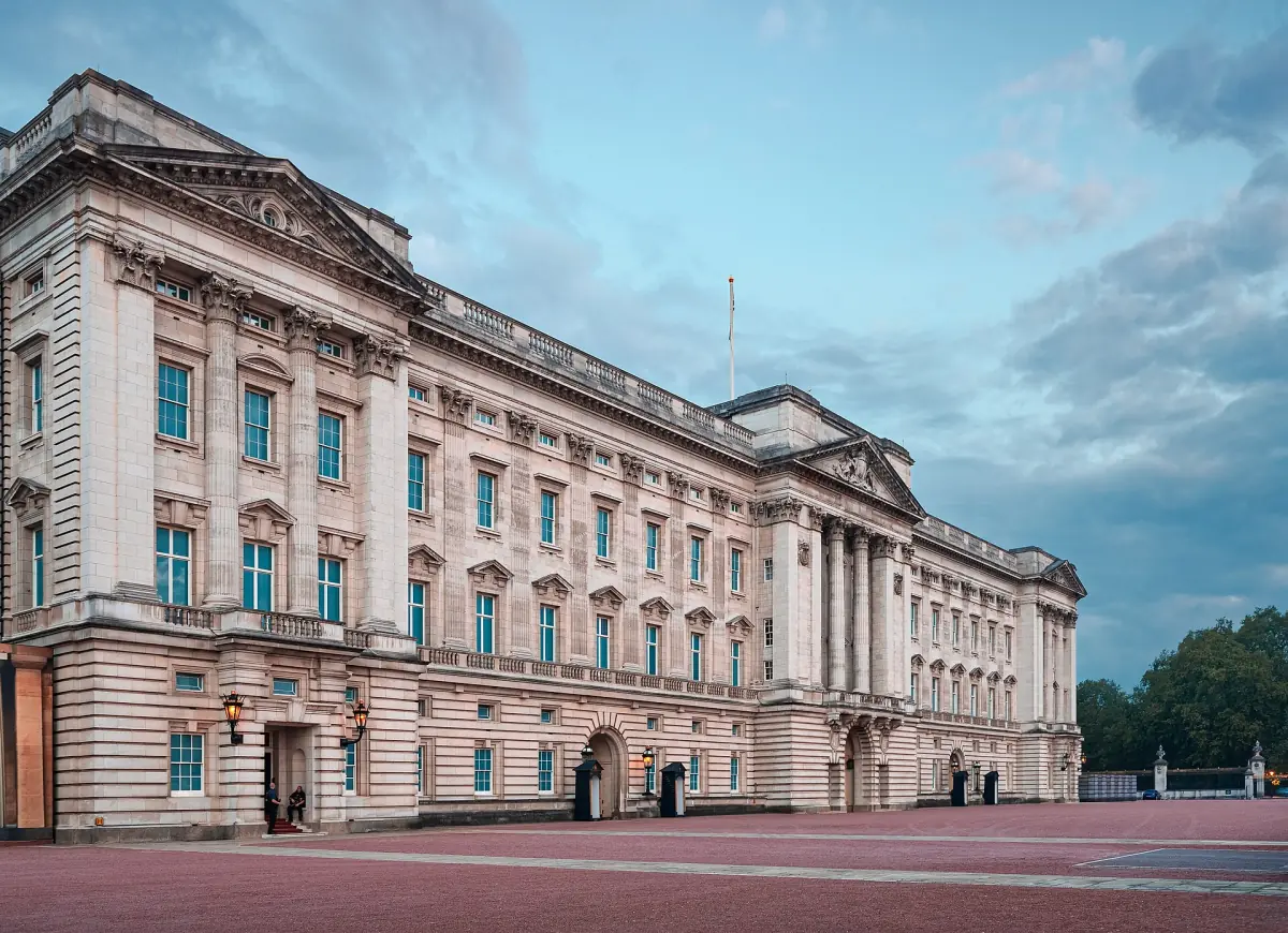 Der Buckingham Palace im Morgenlicht