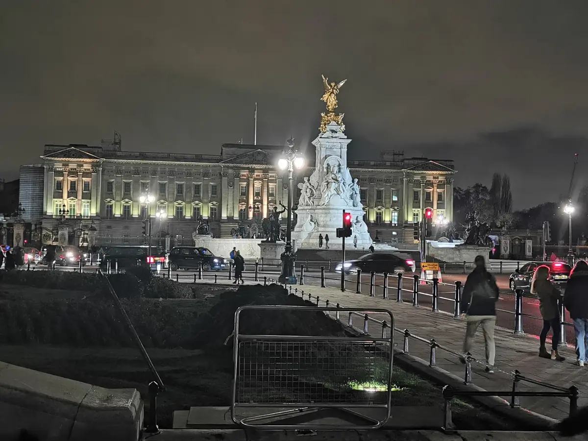 Der Palast und das Victoria Memorial bei Nacht