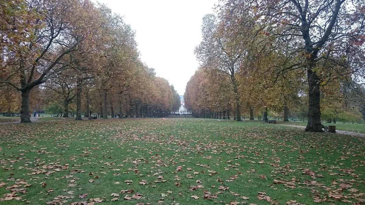 Der Green Park mit Blick zum Victoria Memorial