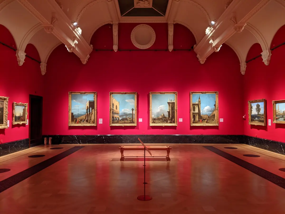 Ein Saal der Galerie am Buckingham Palace