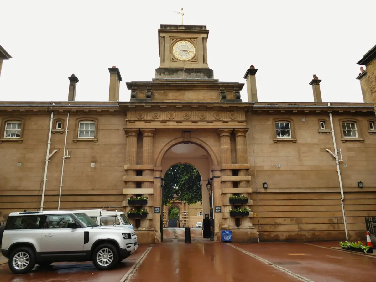 Der Eingang der Royal Mews